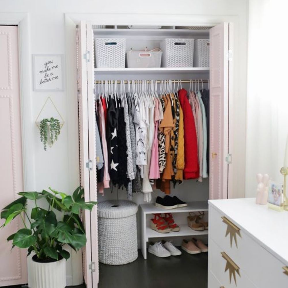 10 ideas para acomodar un closet pequeño y aprovechar los espacios