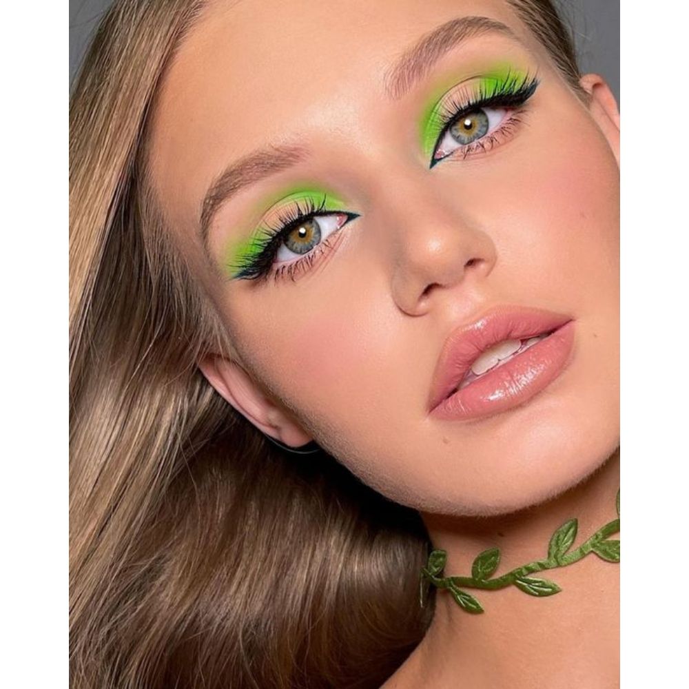 10 ideas de looks sencillos con maquillaje verde ¡la nueva tendencia!