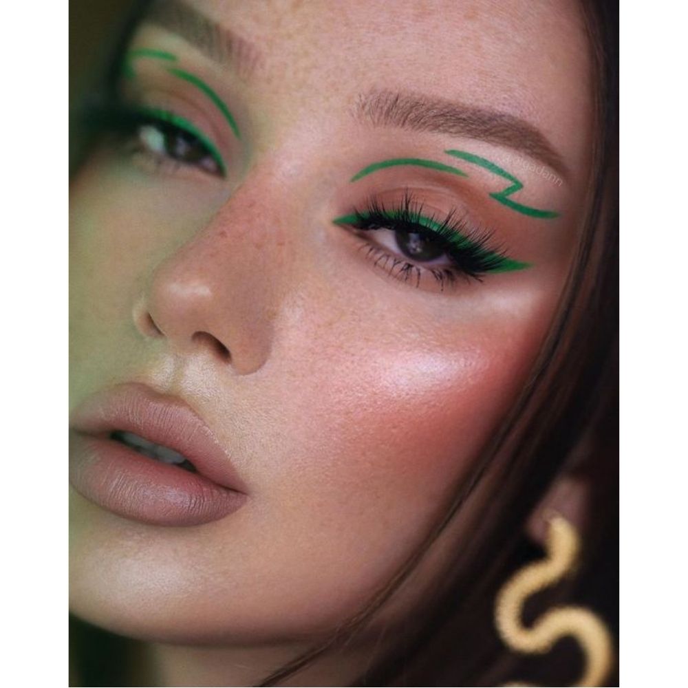 10 ideas de looks sencillos con maquillaje verde ¡la nueva tendencia!