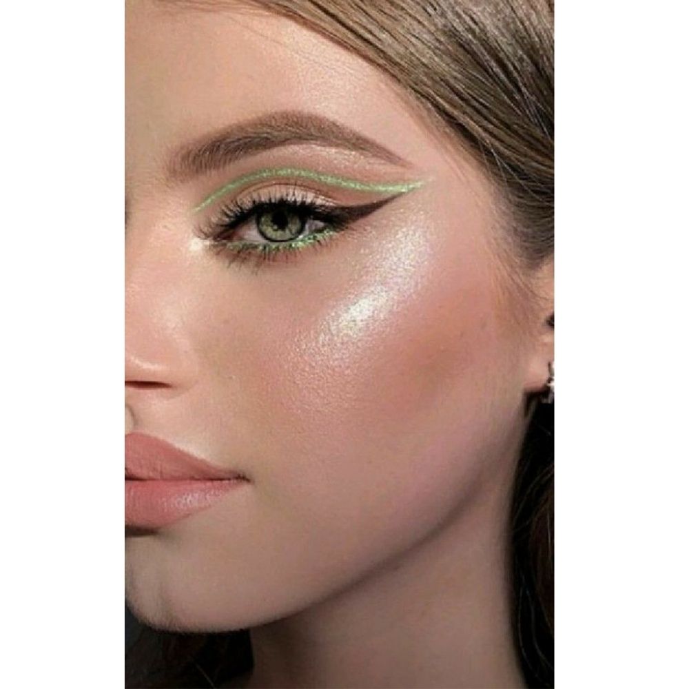 10 ideas de looks sencillos con maquillaje verde ¡la nueva tendencia!