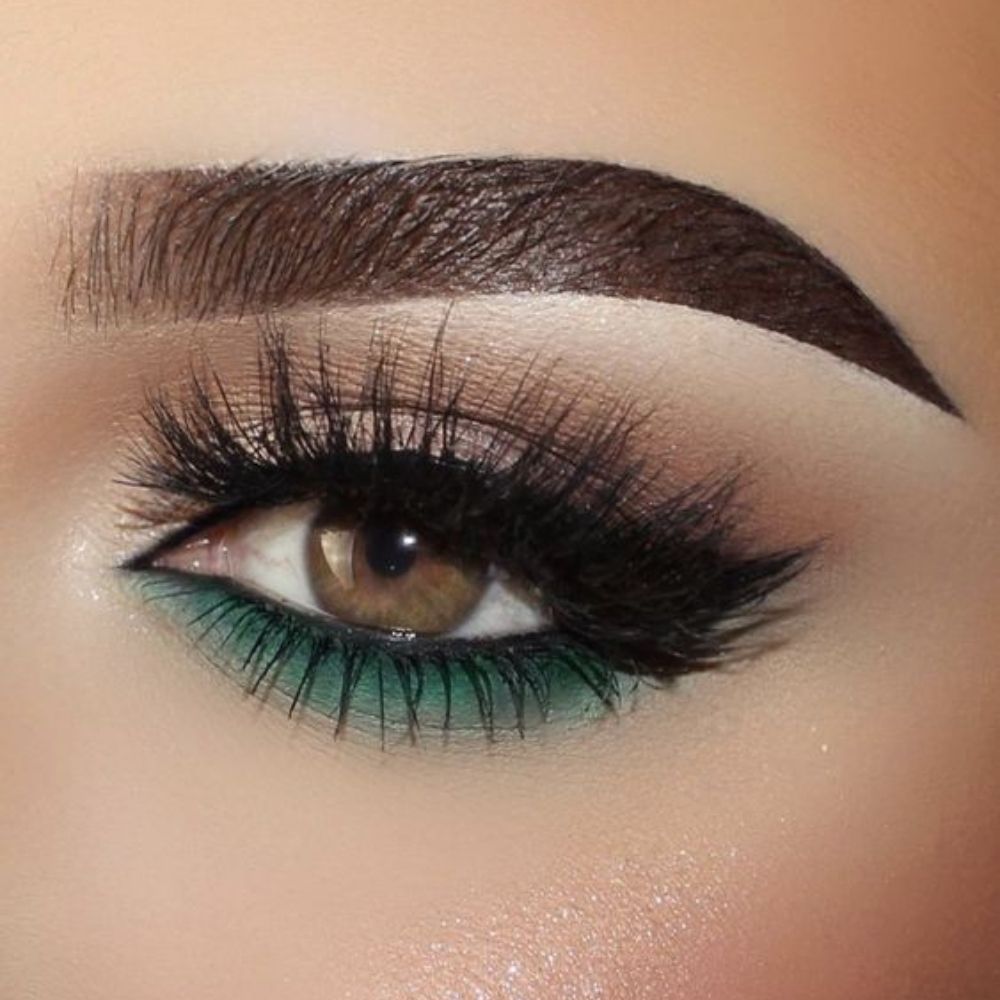 10 ideas de looks sencillos con maquillaje verde ¡la nueva tendencia!