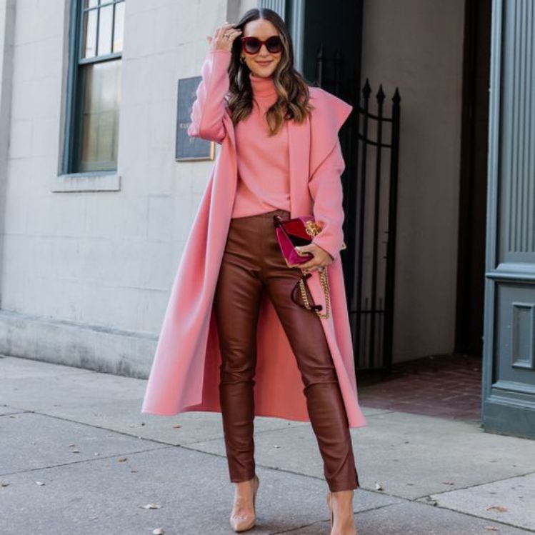 10 outfits con leggins de colores para verte elegante en el trabajo