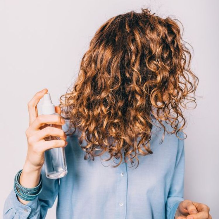5 consejos para hidratar tu cabello chino y darle más brillo