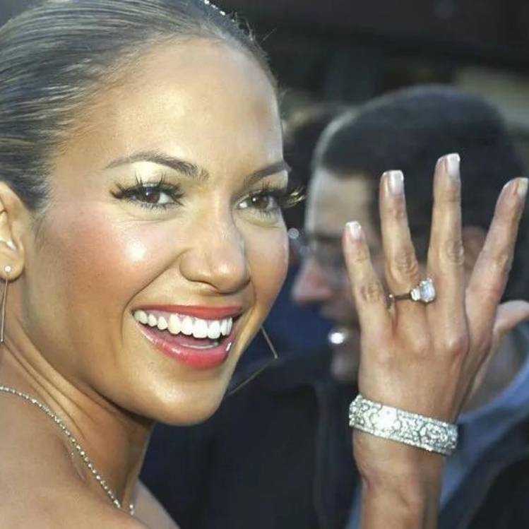 Los 6 anillos más espectaculares que le han dado a Jennifer López