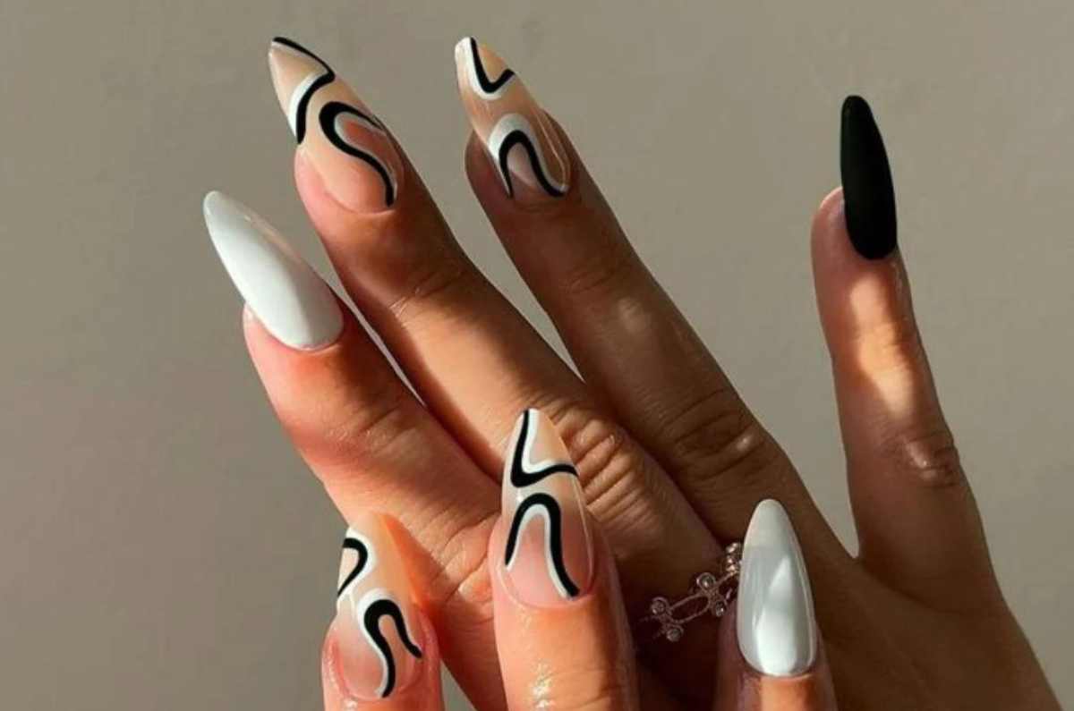 Diseños de uñas en blanco y negro para las amantes de nail art minimalista