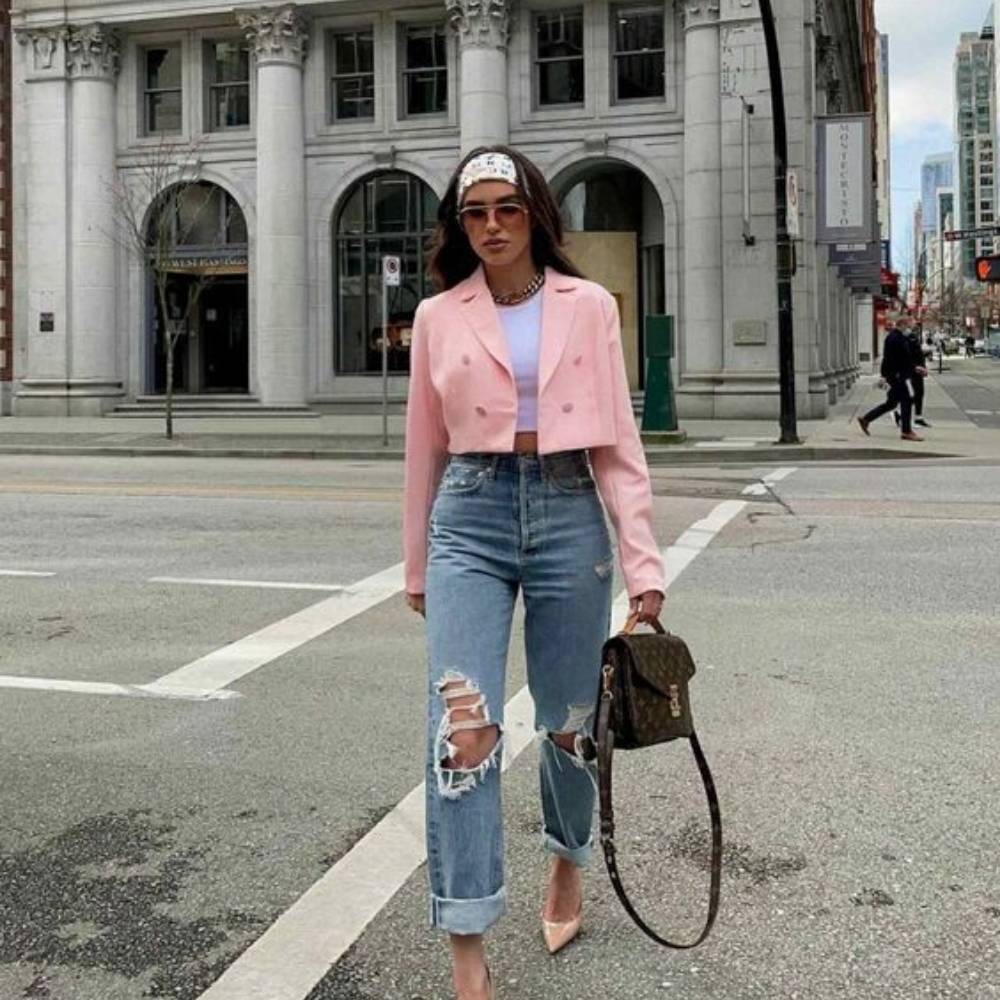outfits con crop top y blazer