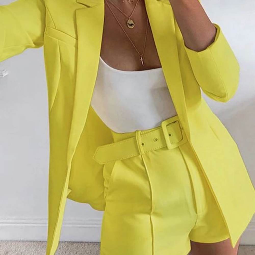 outfits con crop top y blazer