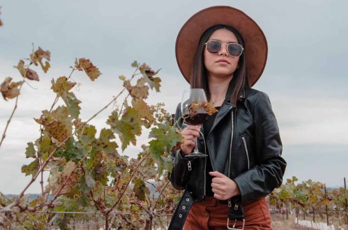Outfits ideales para tomarte fotos en un viñedo