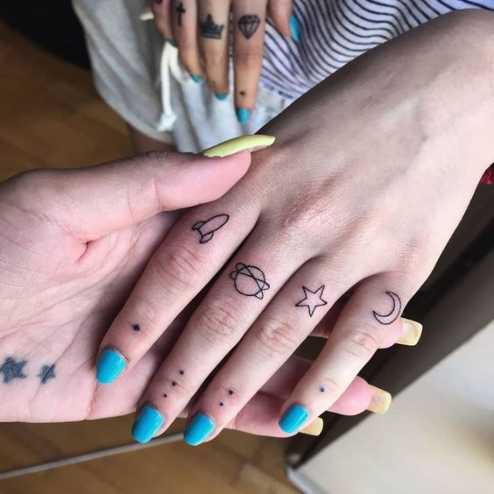 10 tatuajes pequeños en las manos llenos de significado que debes intentar 6