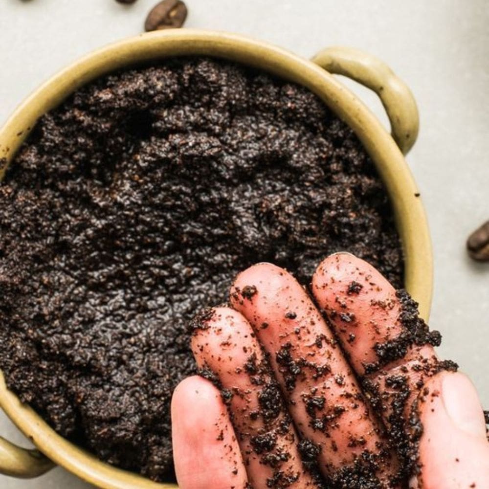 10 exfoliantes caseros para pies y manos- exfoliante de cafe 