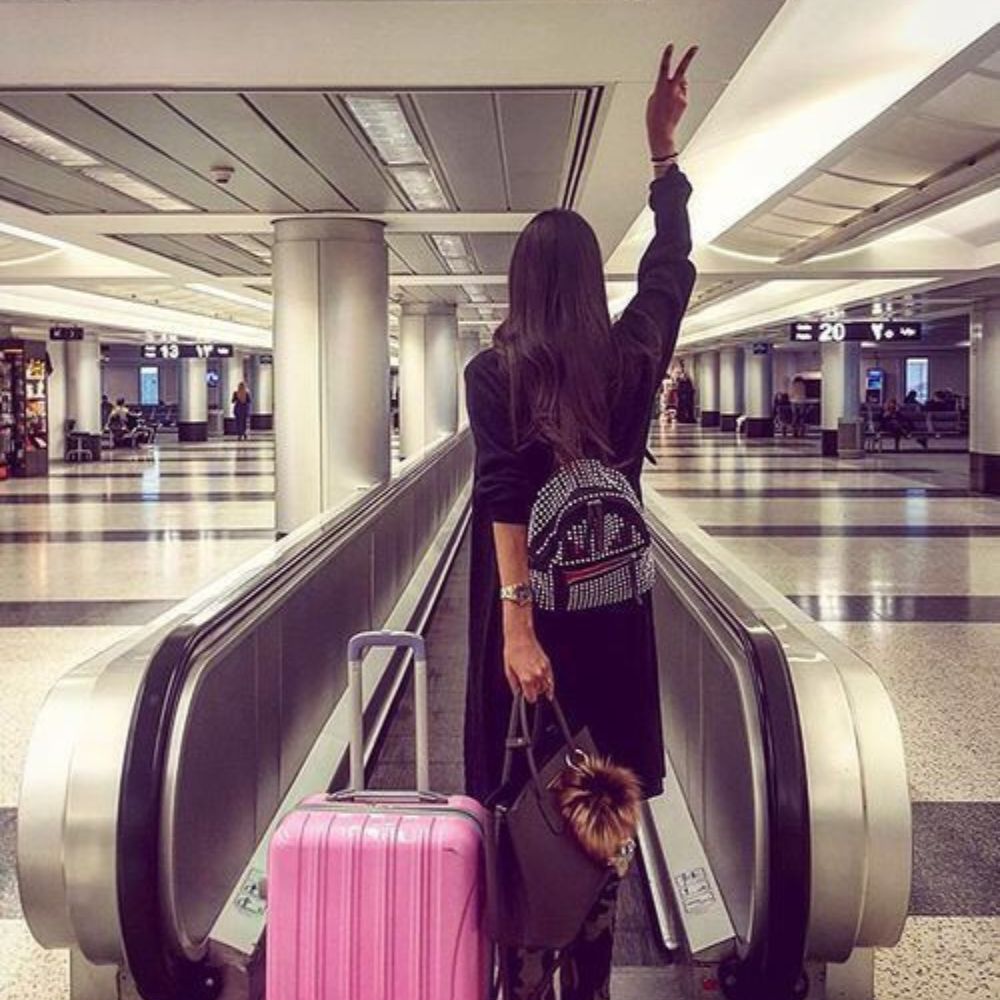 10 ideas de poses para tomarse fotos en el aeropuerto-amor y paz