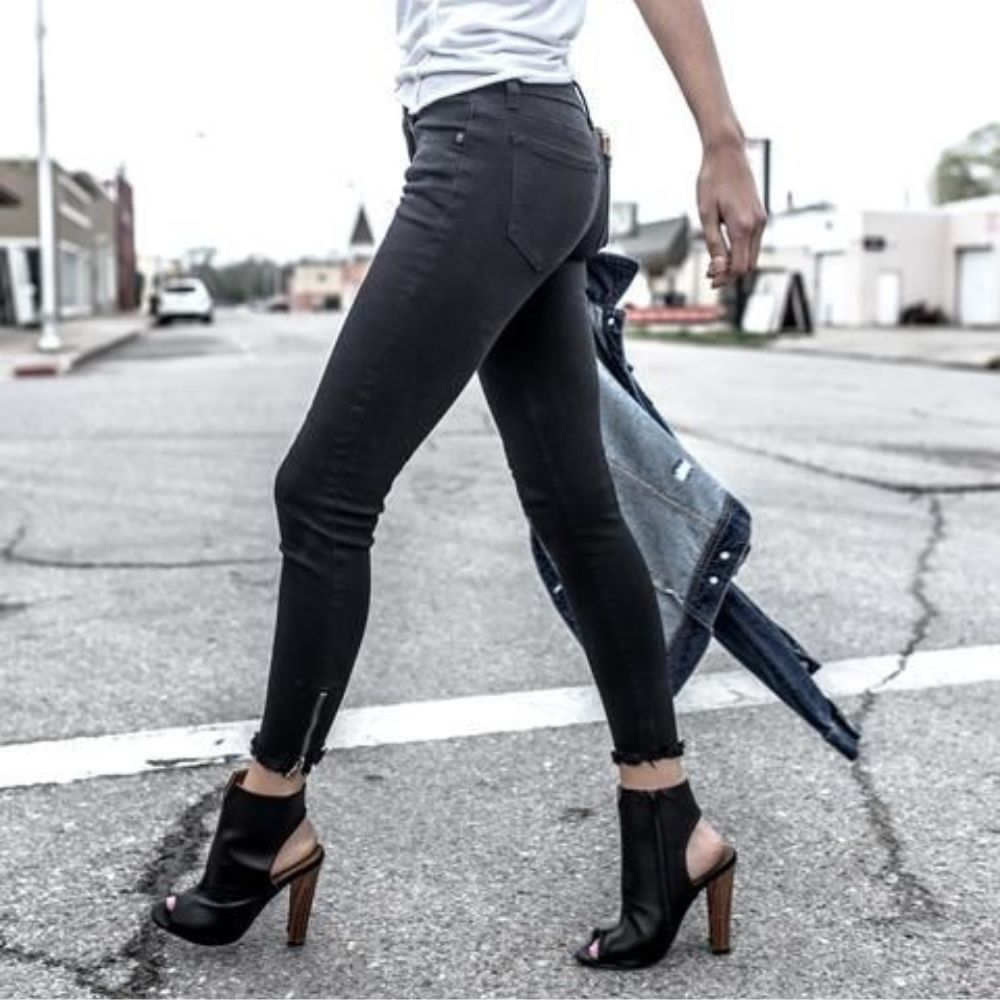 10 ideas para combinar botines peep tae-pantalon negro