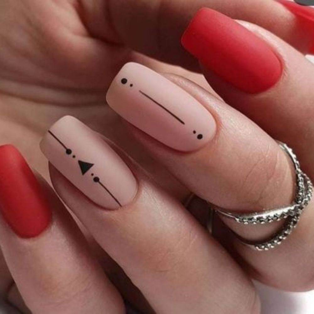 10 ideas para combinar tus uñas rojas con otros colores-rojo nude 