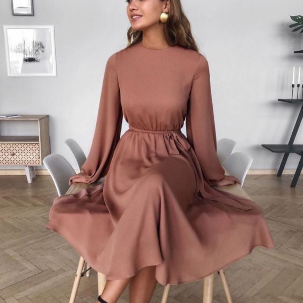 10 outfits elegantes y aesthetic para llevar al trabajo-vestido