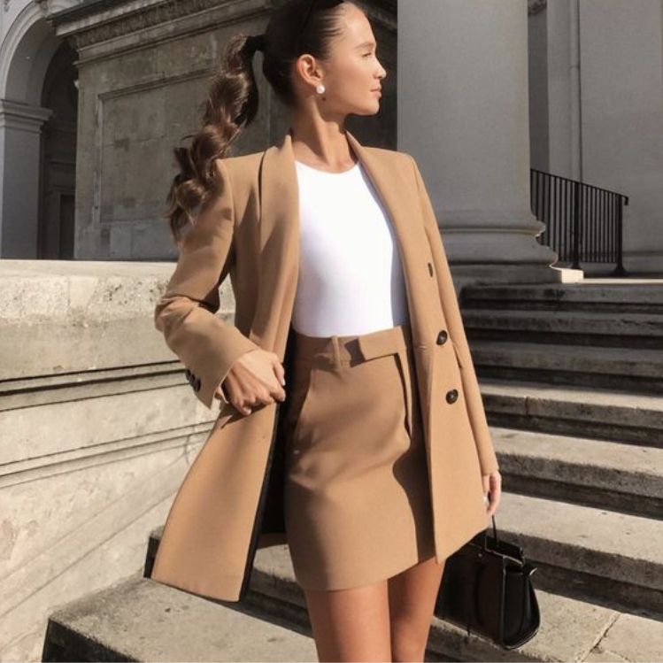 10 outfits elegantes y aesthetic para ir a trabajar