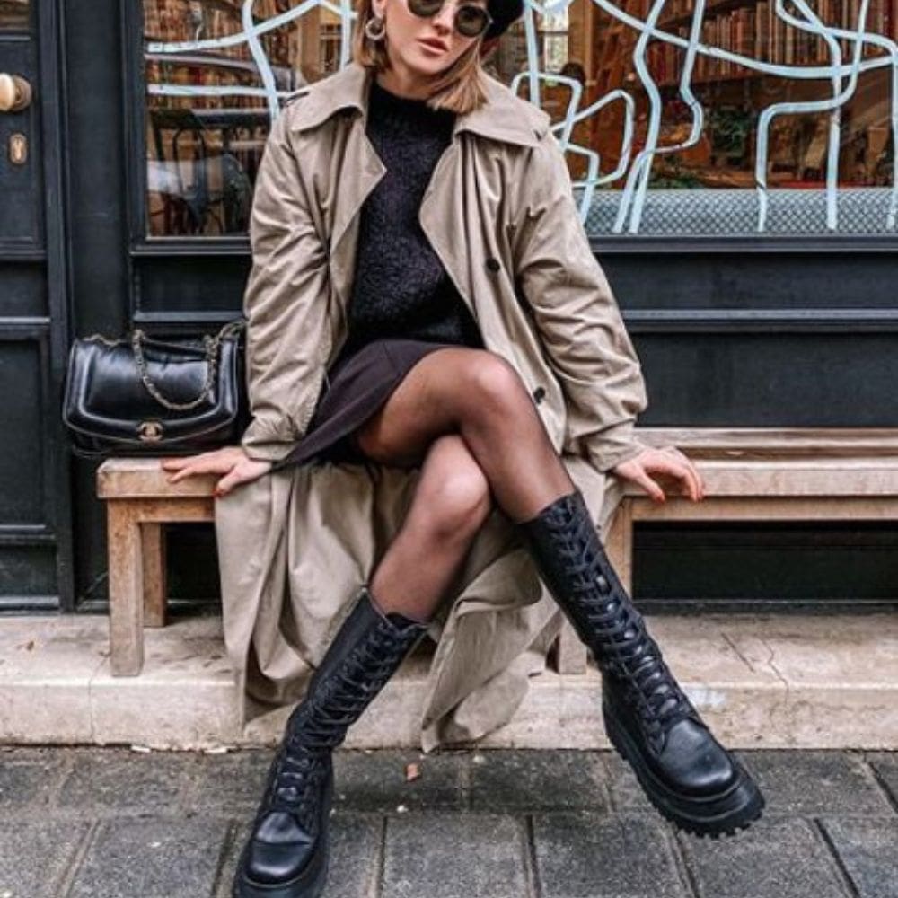 10 outfits perfectos que combinan con botas militares-botas con gabardina