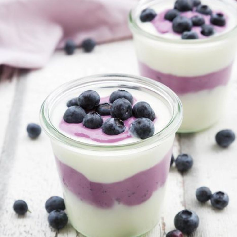 10 snacks para combatir el estres cuando estas en el tranajo- yogurt con arandanos