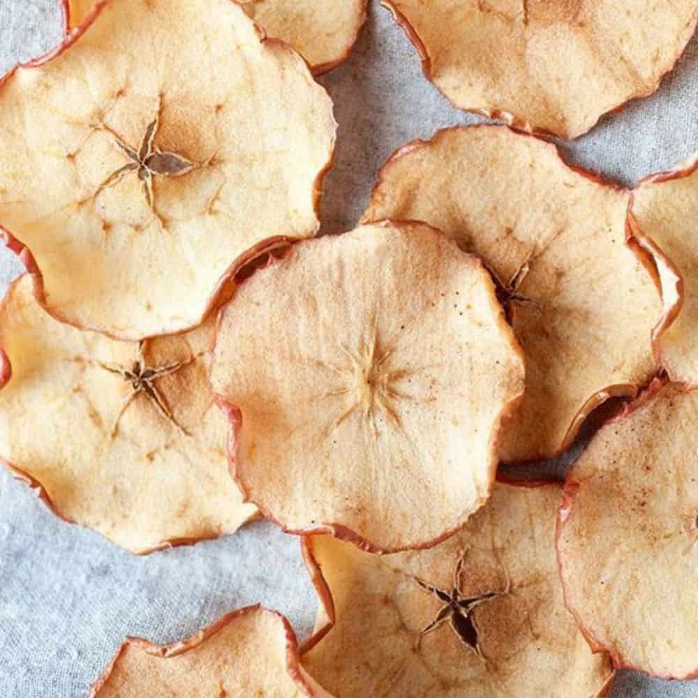 10 snacks para combatir la ansiedad cuando estas en el trabajo-chips de manzana