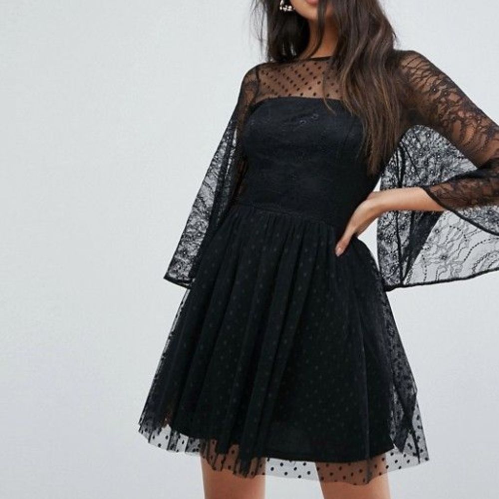 10 vestidos negros elegantes que siempre debes tener en tu closet-vestido trasparente
