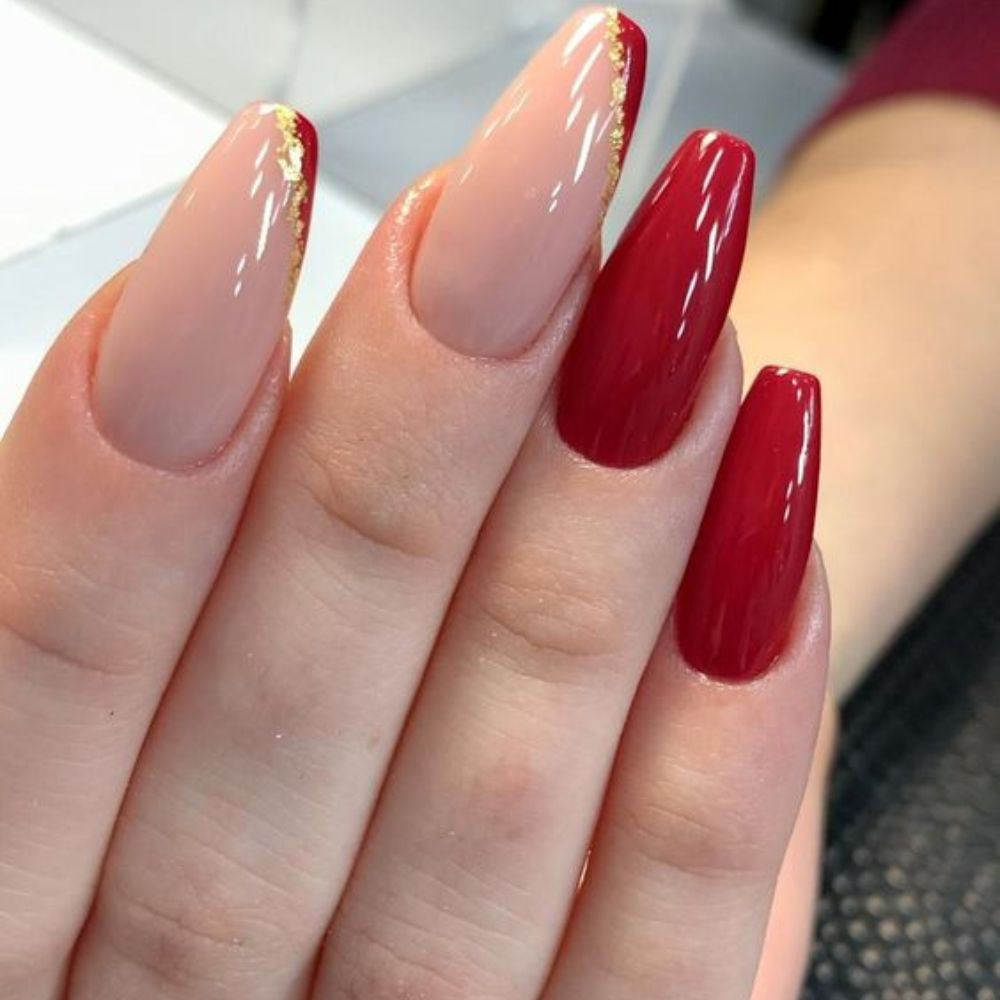 5 formas de llevar uñas rojas para sobresalir en todos lmitad rojo y mitad nudeados-