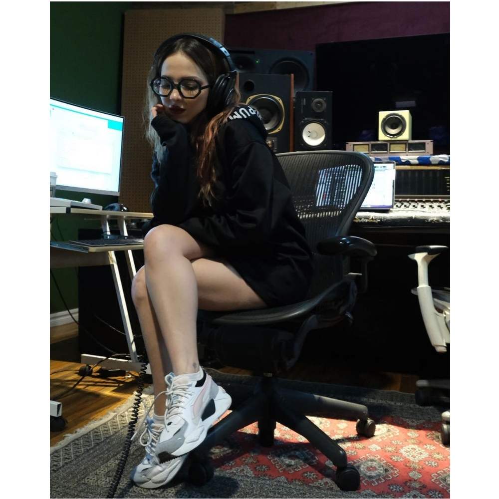 En su estudio ha escrito para ella y otros artistas mexicanos She moves us: Paty Cantú la mexicana que nos mueve