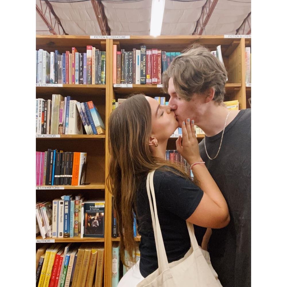 Beso con tu pareja para foto romántica 10 ideas para tomarte fotos románticas con tu amorcito