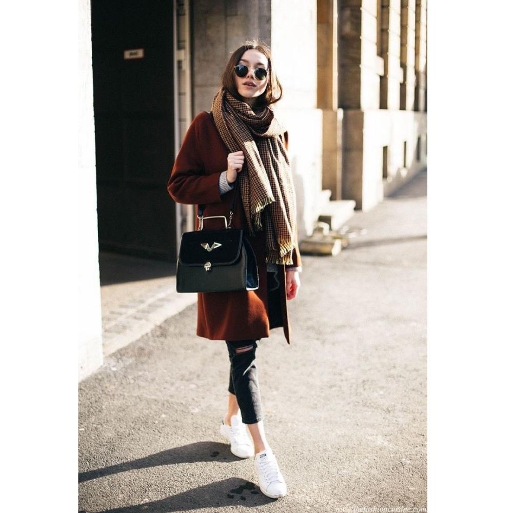 Arma un outfit dark academia con cuello de tortuga y bufandas 7 ideas para usar suéter de tortuga sin que se te salga la papada