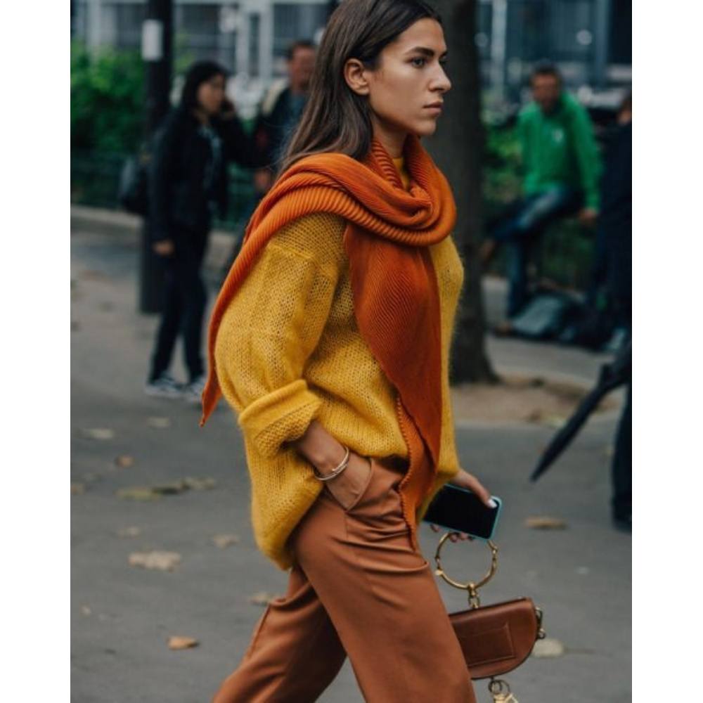 5 ideas para llevar outfits con bufanda para lucir elegante este otoño