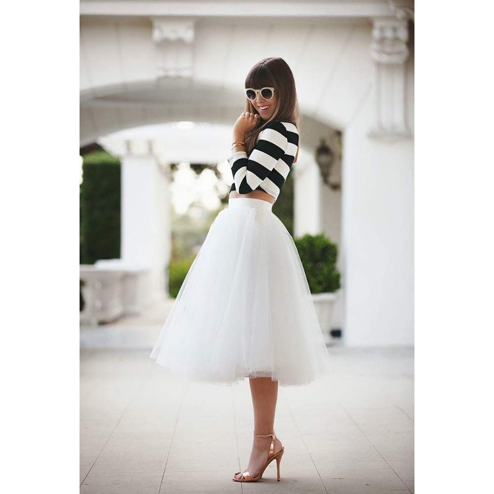 El crop top es el aliado de cualquier outfit 7 ideas para lucir outfits con falda de tul y verte elegante