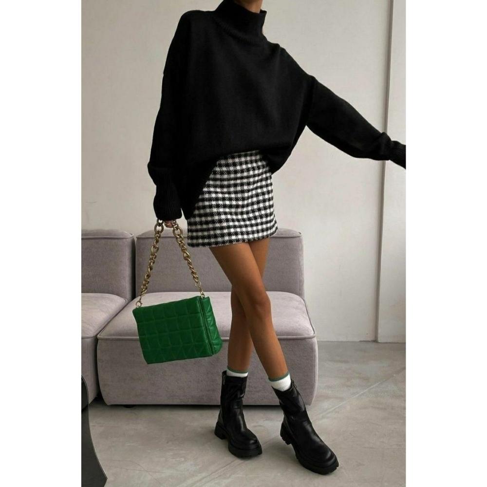 Los turtle neck van bien con mini faldas 7 ideas para usar suéter de tortuga sin que se te salga la papada