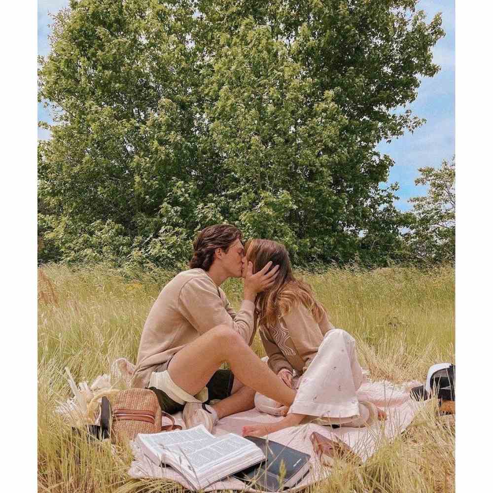 Arma un picnic con tu amorcito y tomen fotos super románticas 10 ideas para tomarte fotos románticas con tu amorcito