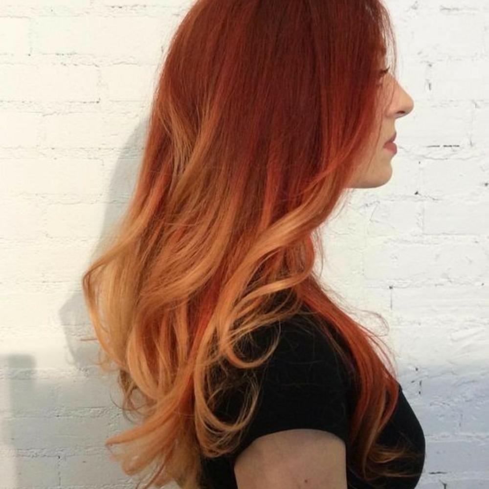 Karol G cabello rojo