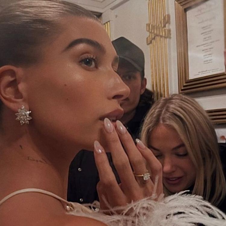 Milky nails: todo lo que debes saber para lograr las uñas de Hailey Bieber