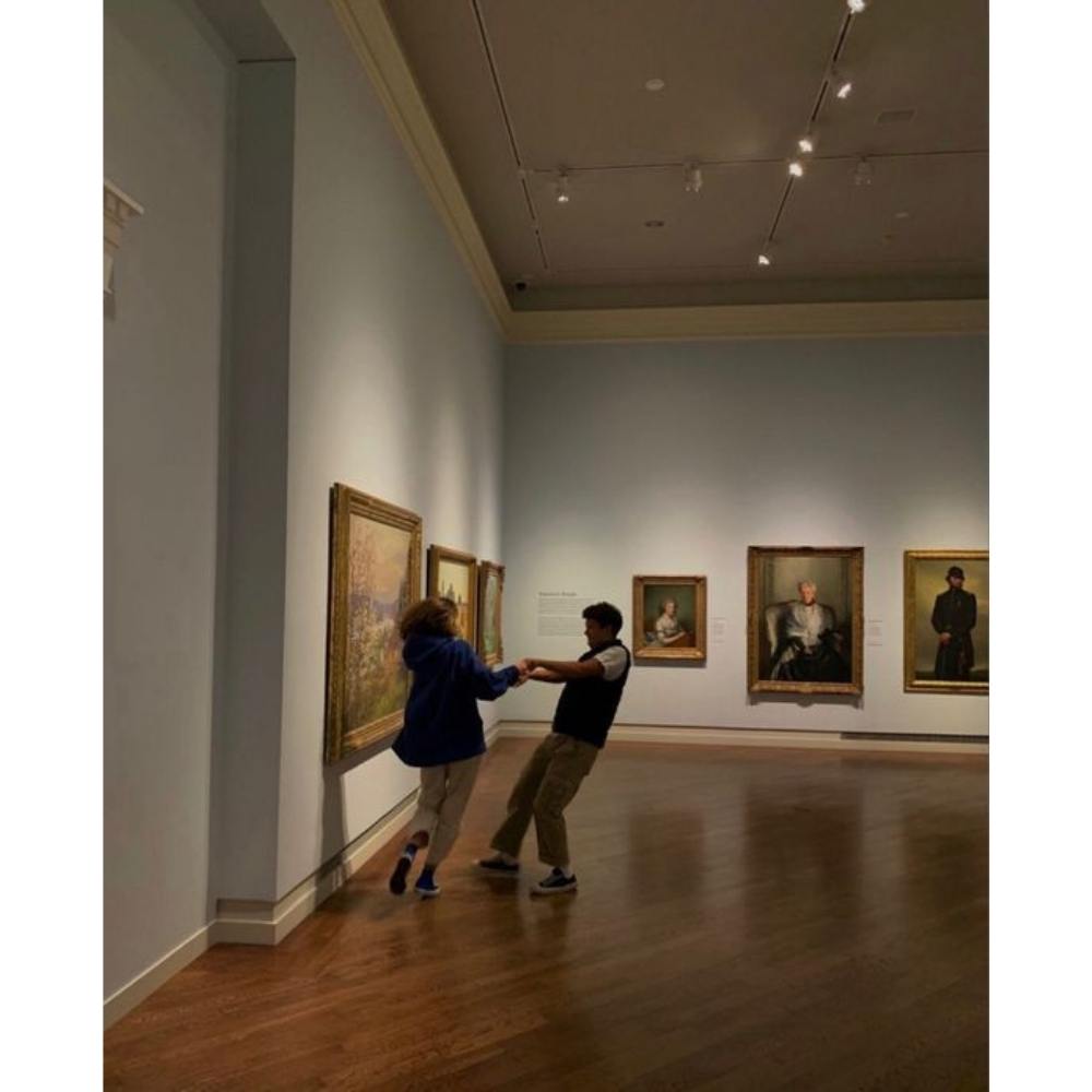 Un domingo de museo es ideal para una sesión de fotos románticas 10 ideas para tomarte fotos románticas con tu amorcito