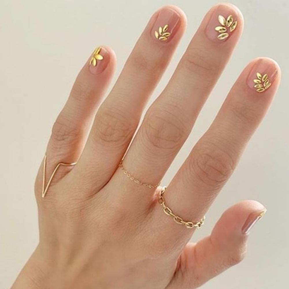 Diseño nail art con efecto oro 10 ideas para llevar uñas doradas y lucir elegante en la oficina
