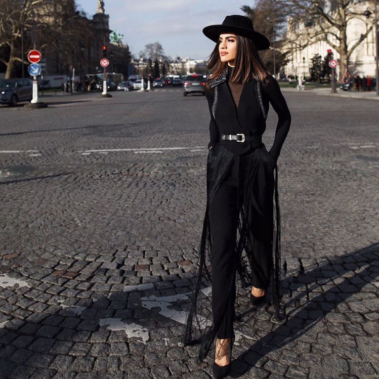 10 básicos que debes tener en tu clóset para lucir outfits witchy style