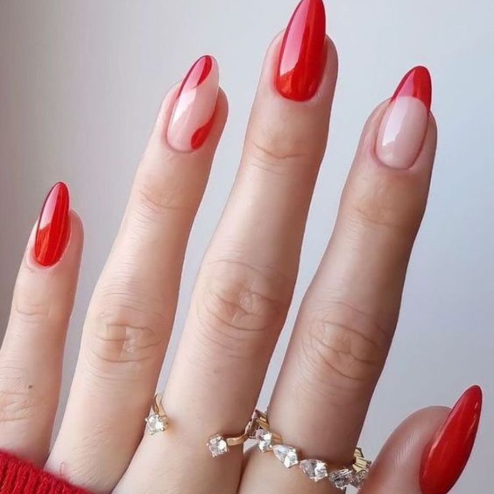 10 ideas para combinar tus uñaas rojas con otros colores.- blanco estampad