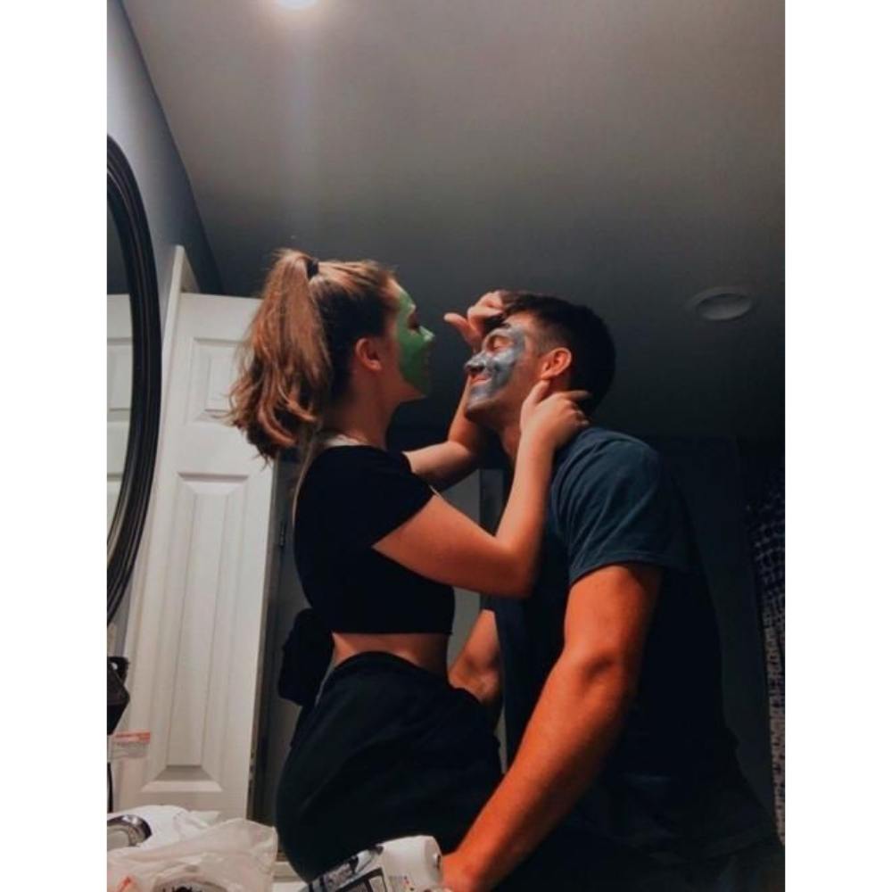 Noche de skin care para fotos con tu amorcito 10 ideas para tomarte fotos románticas con tu amorcito