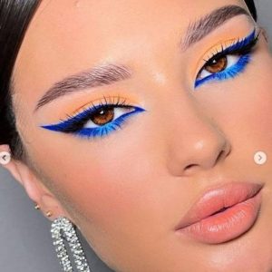 10 looks de maquillaje con sombra azul para resaltar los ojos cafés