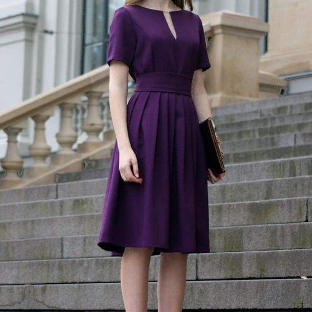 Vestido morado: color en tendencia para el otoño 2022