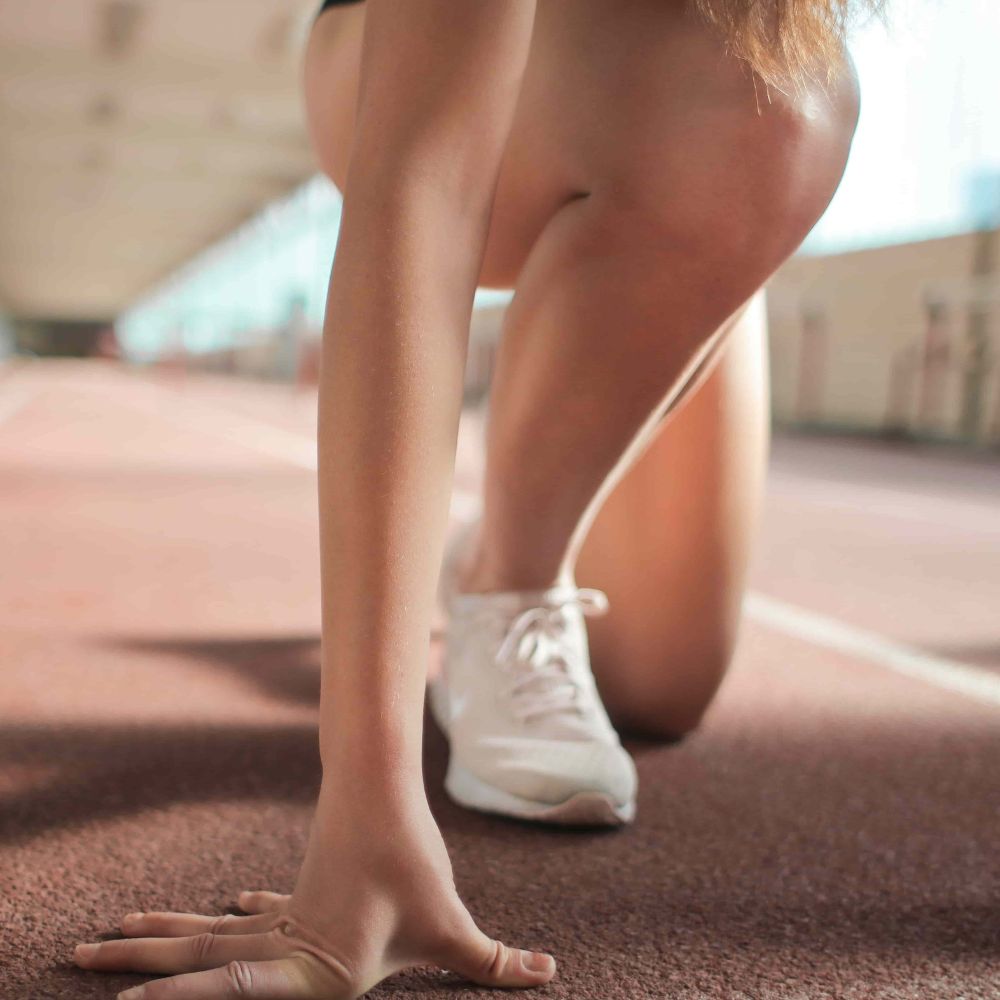 10 ejercicios para eliminar grasa de la cintura en menos de un mes- plancha con giros 