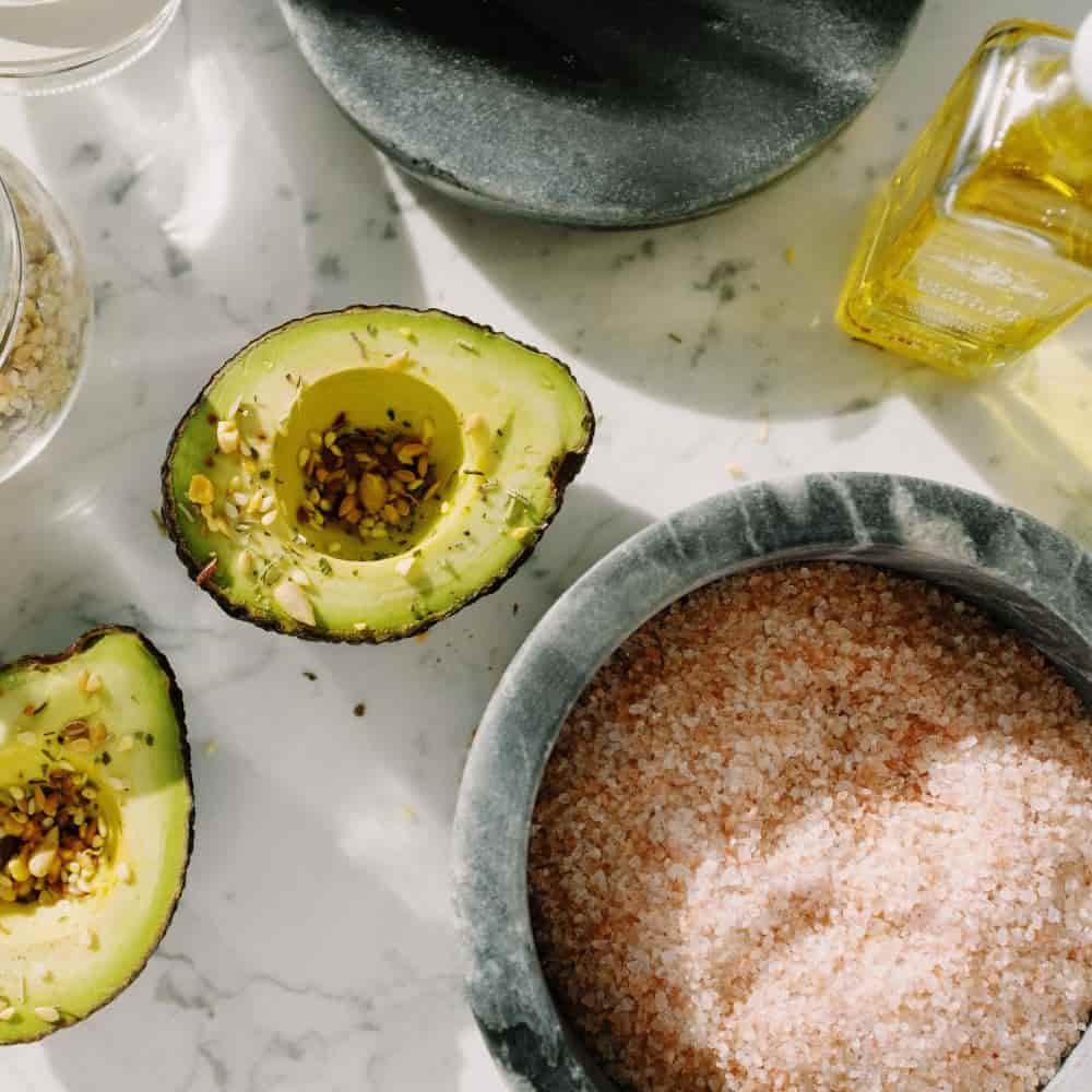 Tus pies y manos quedarán súper suavecitas. te compartimos 10 exfoliantes caseros para pies y manos-exfoliante de toronaja con aguacate