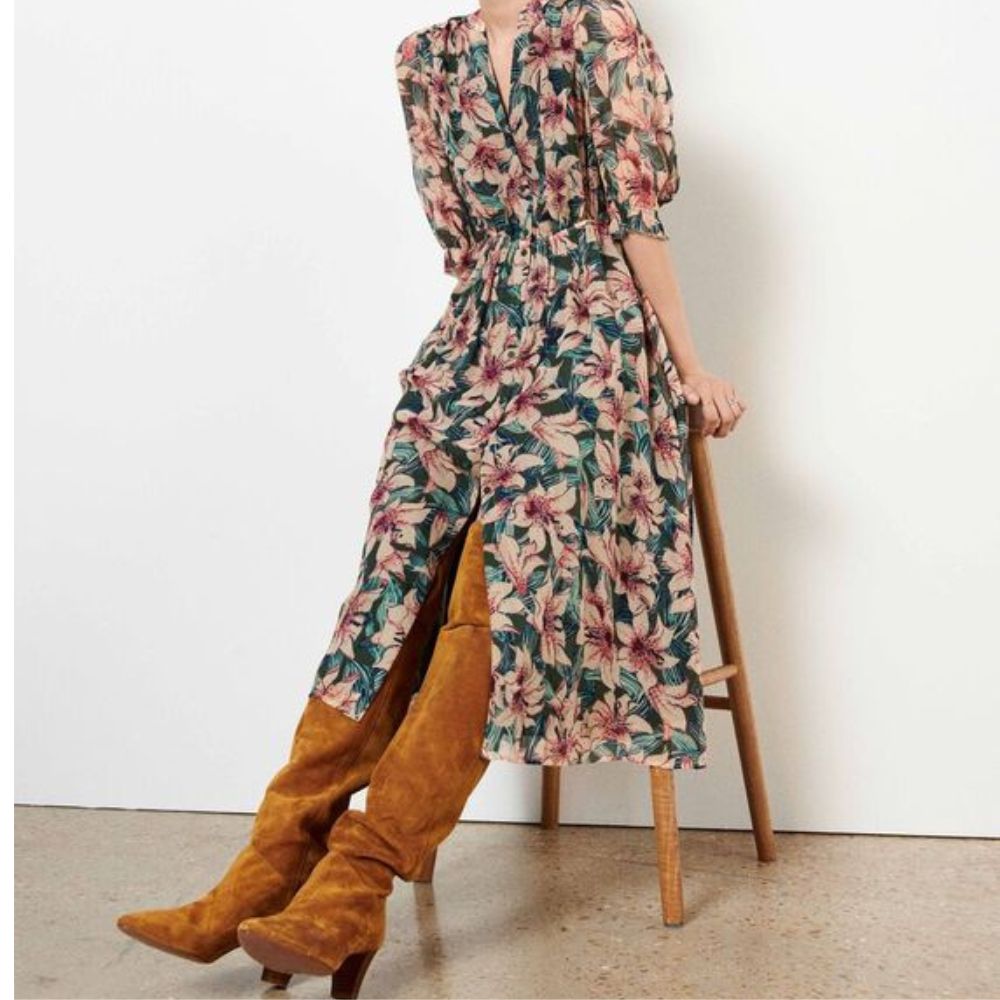 Vestido buho largos con botas cafés otra forma de armar tu outfit para este otoño