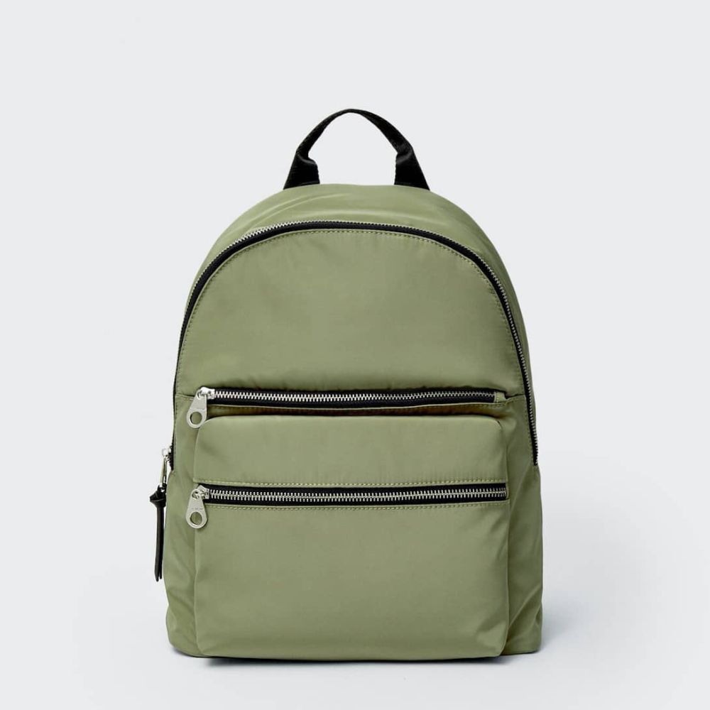 10 mochilas aesthetic que puedes comprar en linea- mochila verde con negro