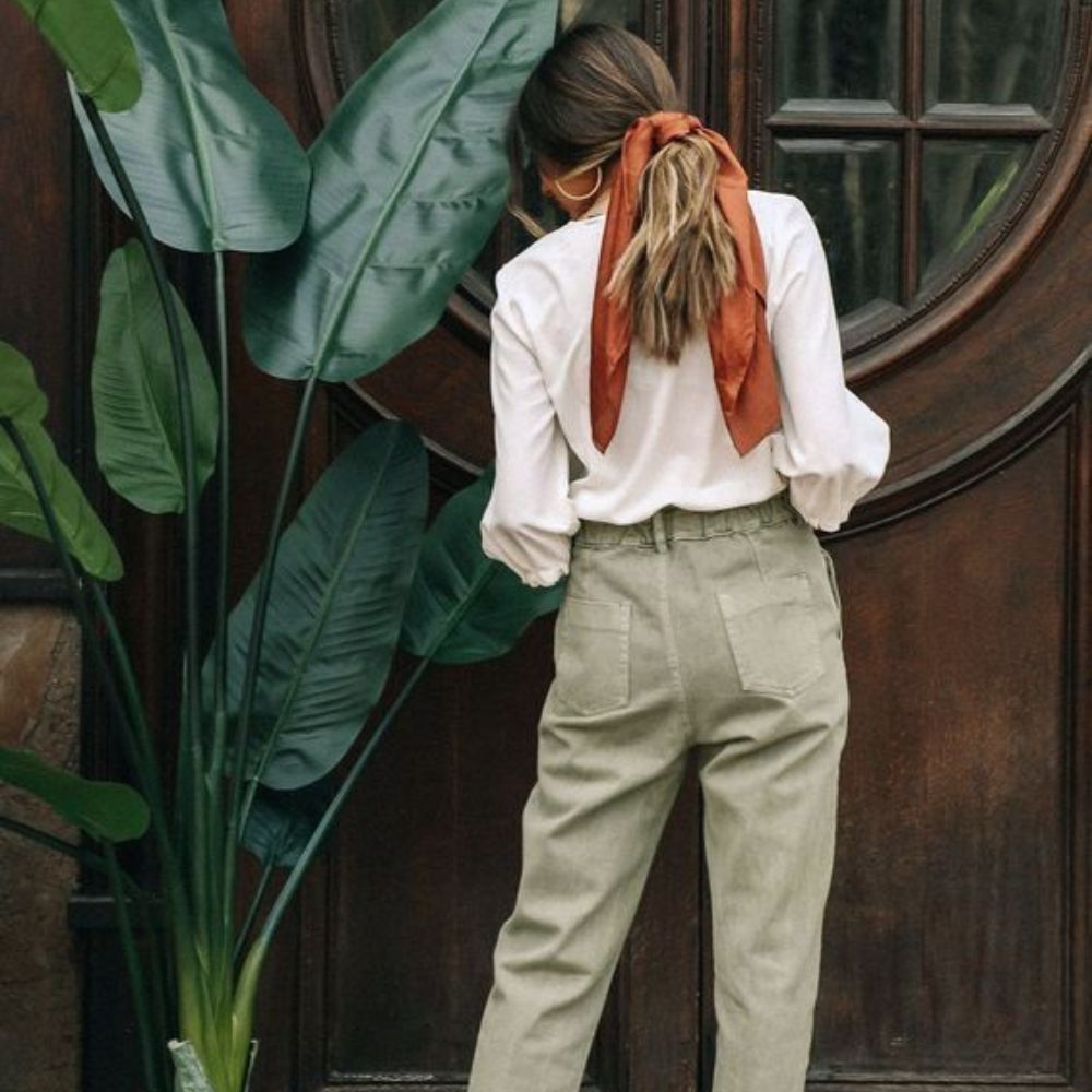 10 outfits con pañoleta que te harán ver elegante de la forma más sencilla- en el cabello