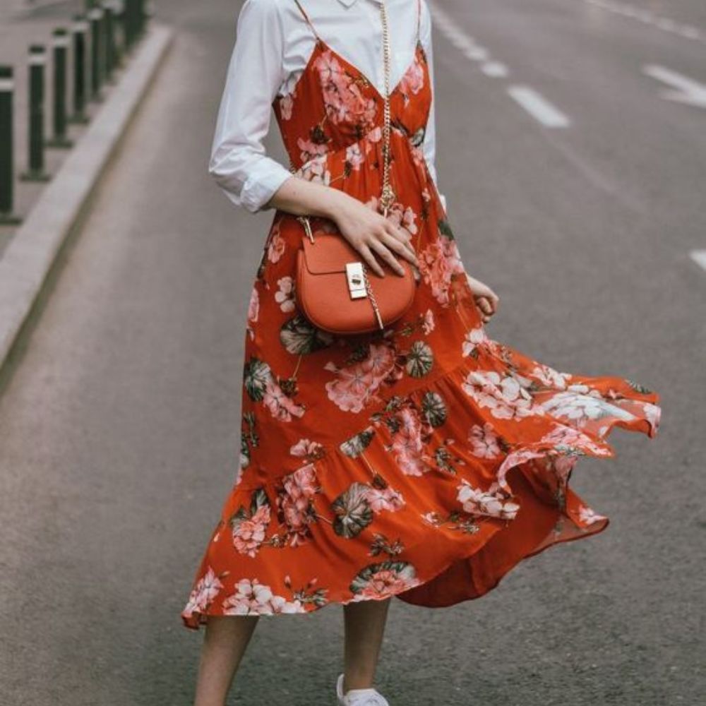 10 outfits sexys y comodos para salir el viernes por la noche- camisa con vestido