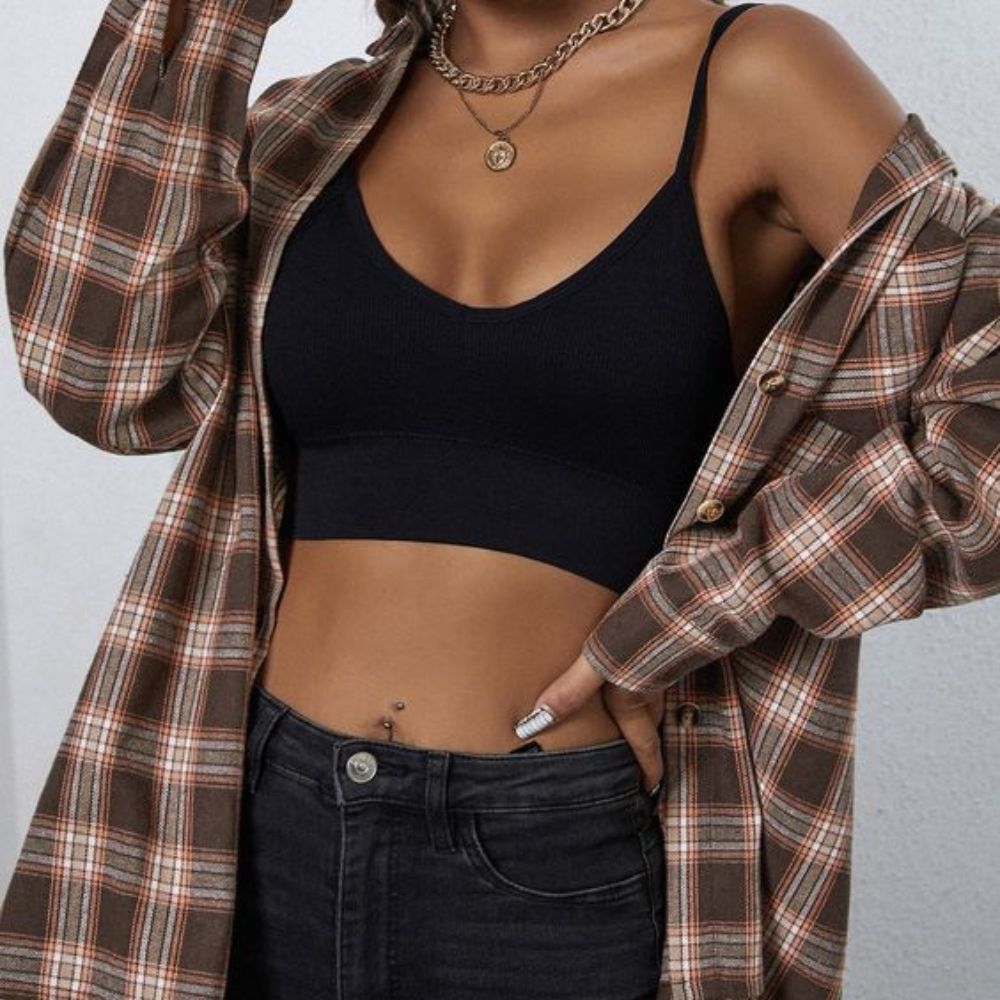 10 outfits sexys y comodos para salir el viernes en la noche- camisa de cuadros