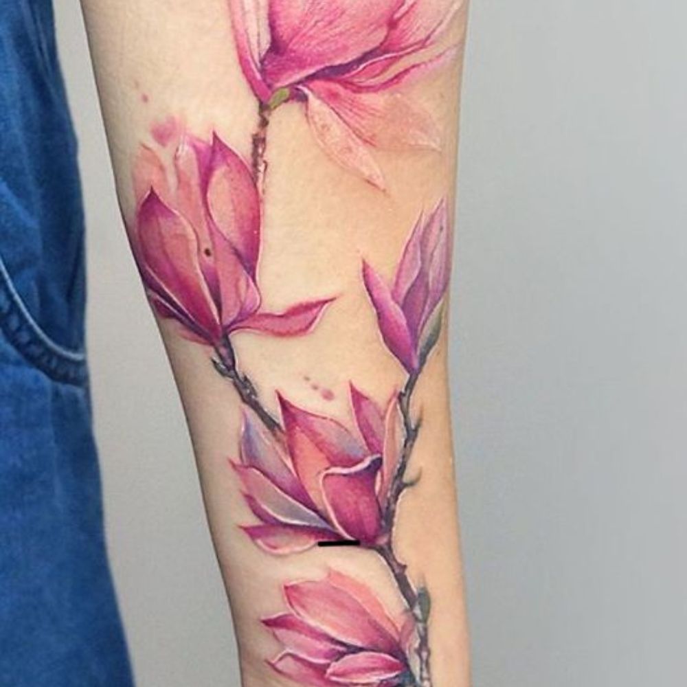 10 tatuajes que te ayudarán a cubrir una cicatriz- tatuaje en el brazo