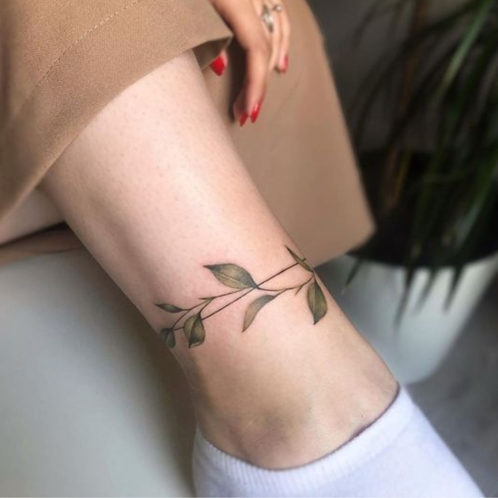 10 tatuajes que te ayudarán a ocultar cicatrices- en el tobillo