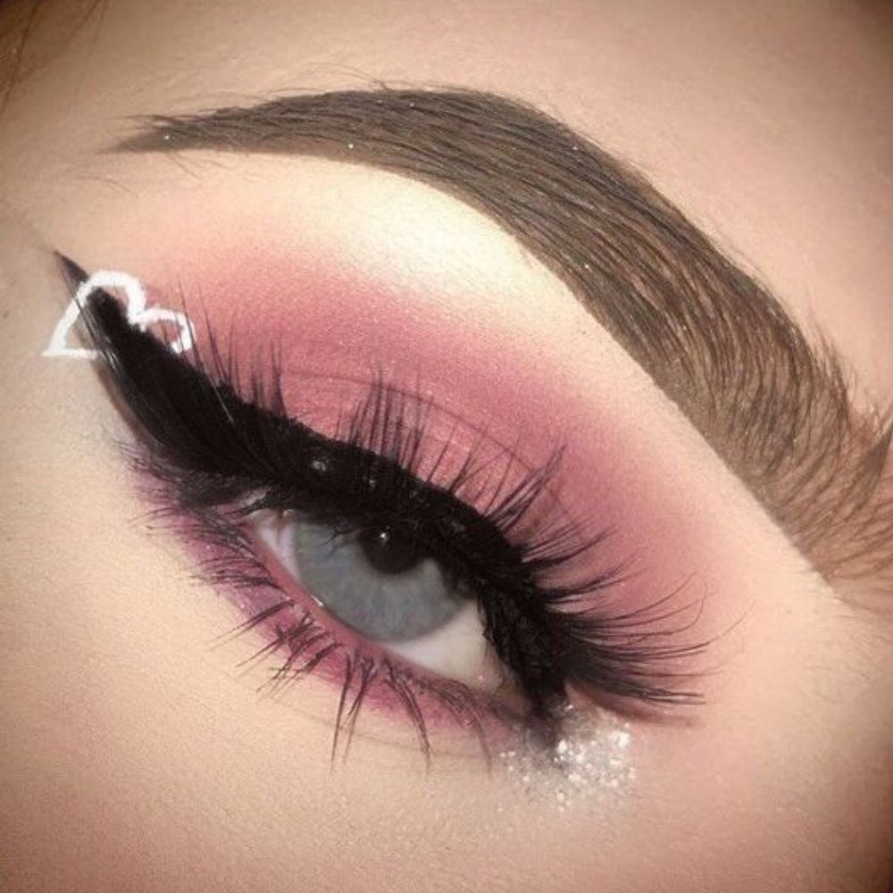 10 tipos de delineado para ojos que te harán ver una mirada felina- con un detalle